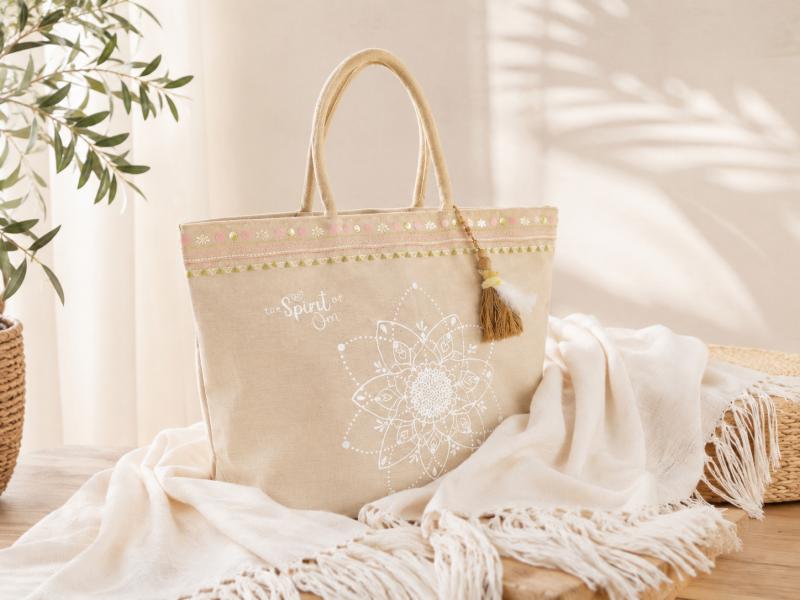 Spirit of Om Tasche mit hellem Tuch im natürlichen Boho Stil