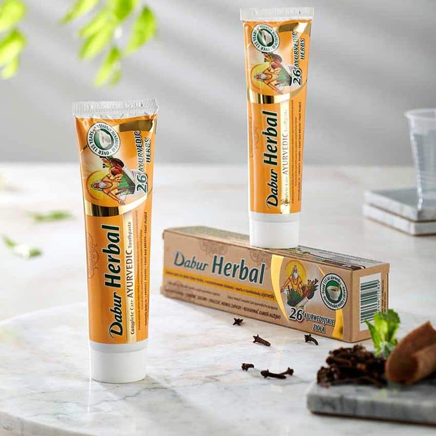 Ayurvedische Zahnpasta von Dabur Herbal