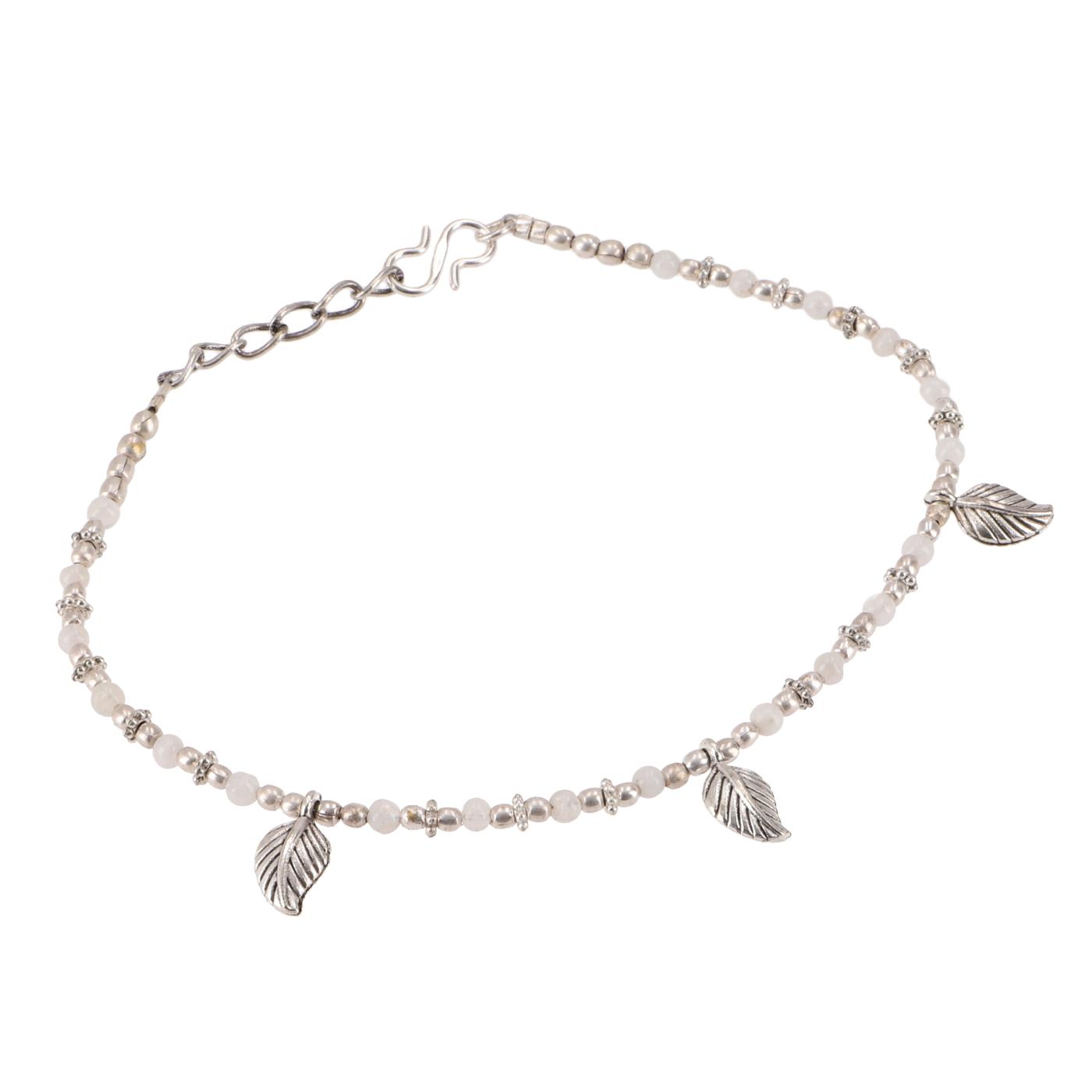 Indische Fußkette mit Mondstein und kleinen Federn aus Silber