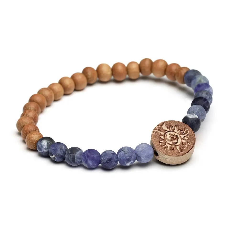Hanala aus Sodalith und Sandelholz mit Om aus Holz