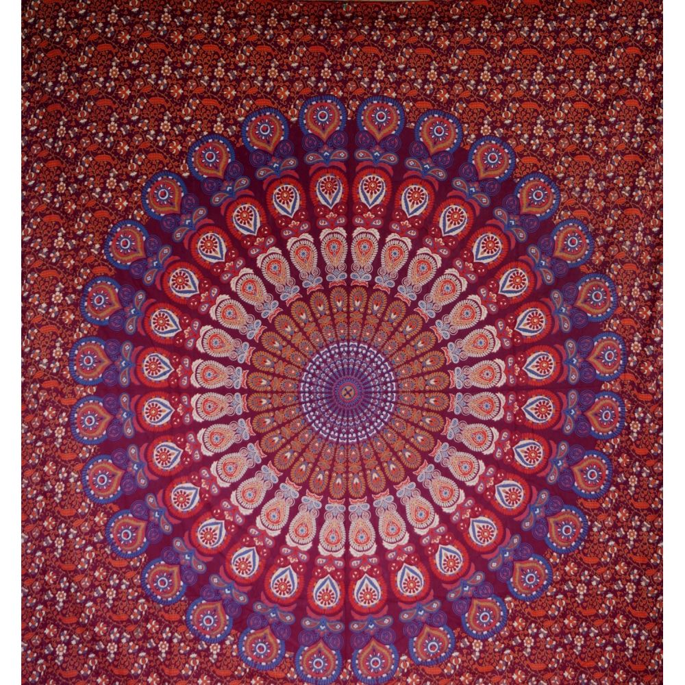 Mandala Wandbehang oder indische Tagesdecke in Rottönen