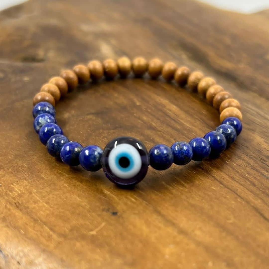 Armband aus Sandelholzperlen, Lapislazuli und dem Nazar