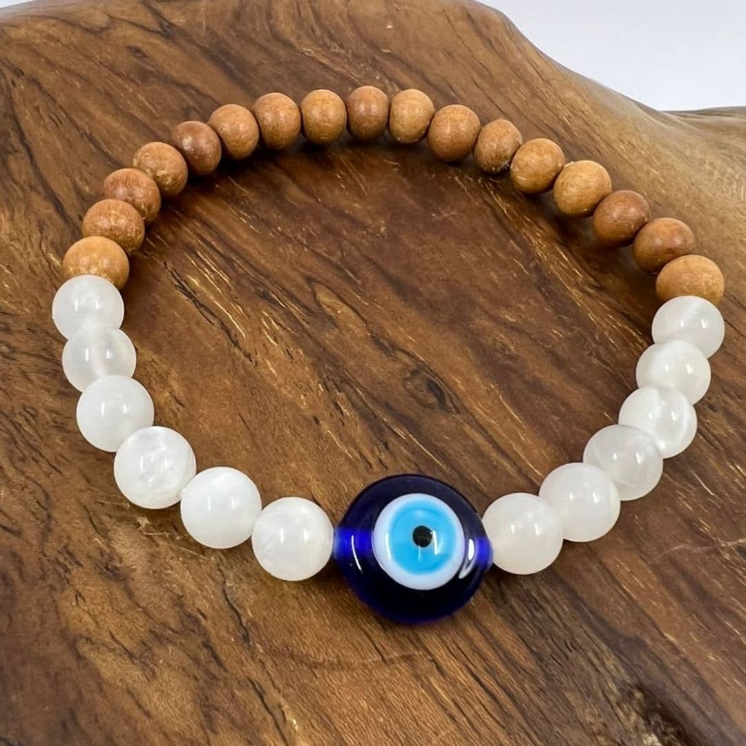 Armband aus Sandelholzperlen, Mondstein und dem Nazar