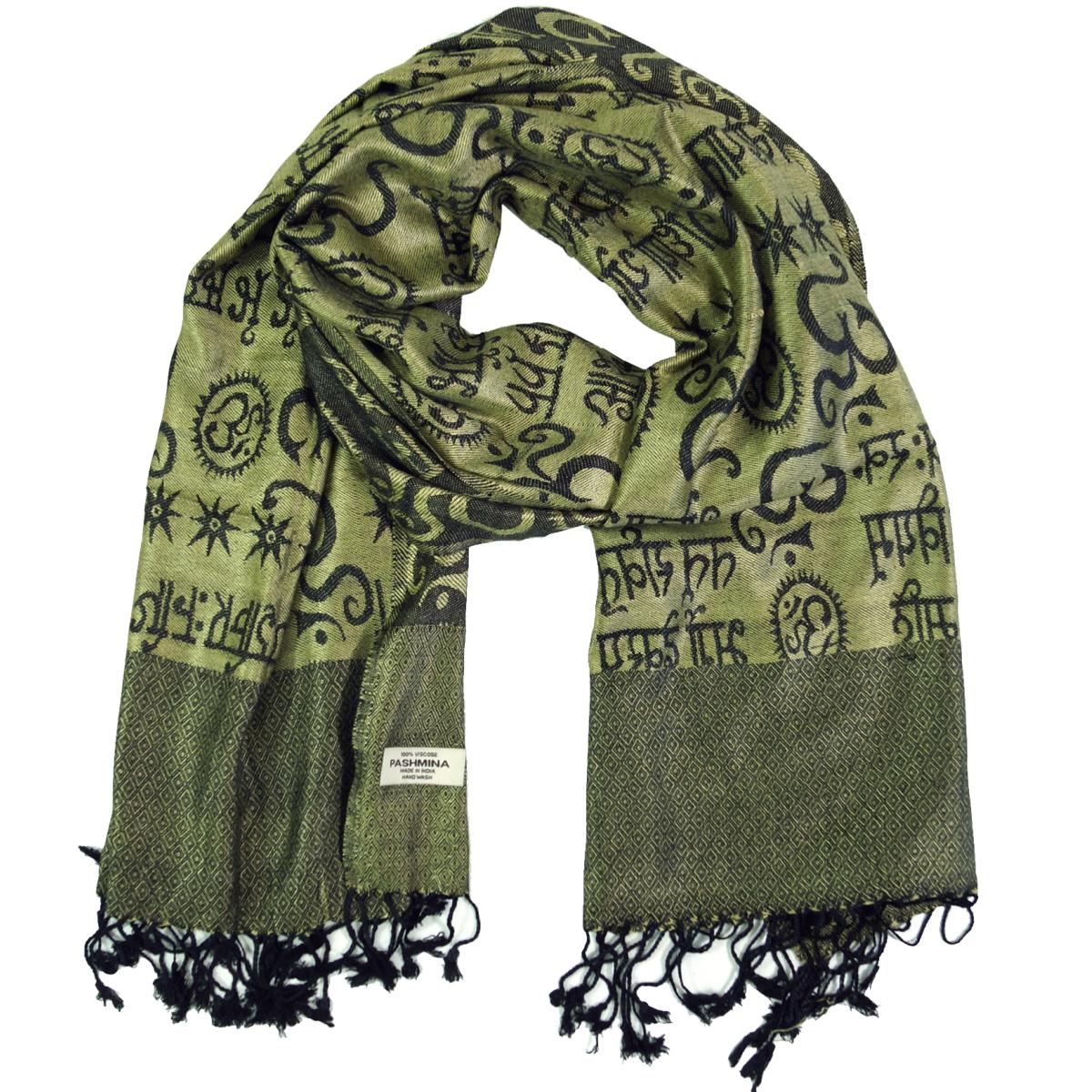 Om Schal mit Fransen aus Viskose in grün