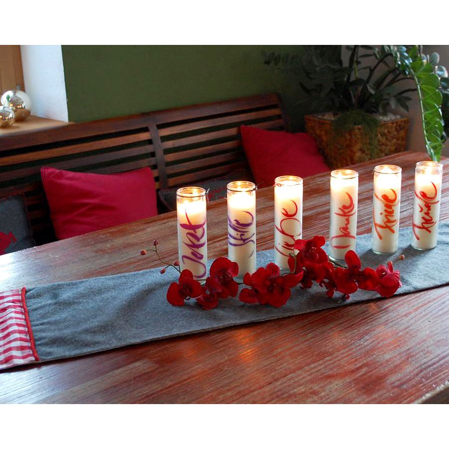 alle Sign Kerzen dekoriert