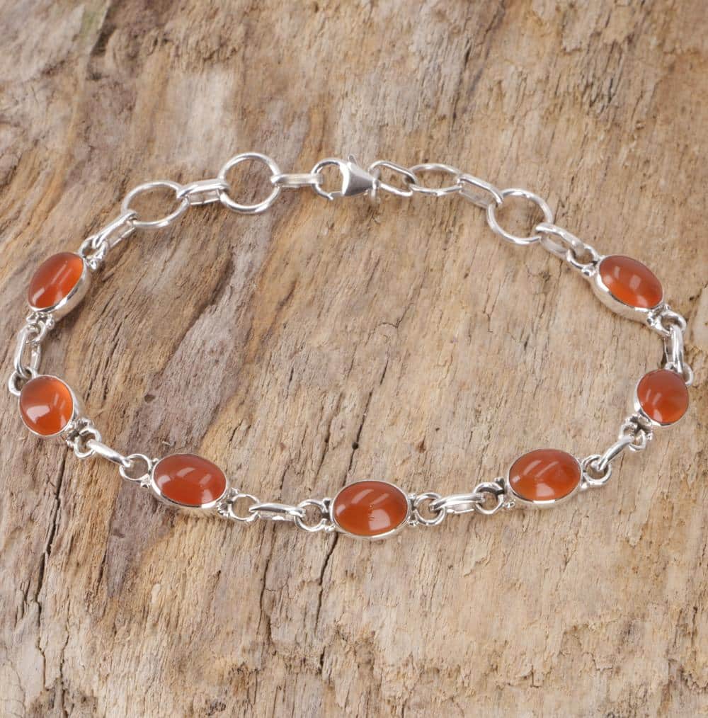 Amband aus silber mit sieben Karneolsteinen