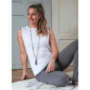 Spirit of Om Tanktop Bambus weiss high neck mit Mala Howlith