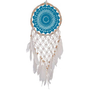 Traumfaenger mit hellblauer Stickerei und weissen Federn
