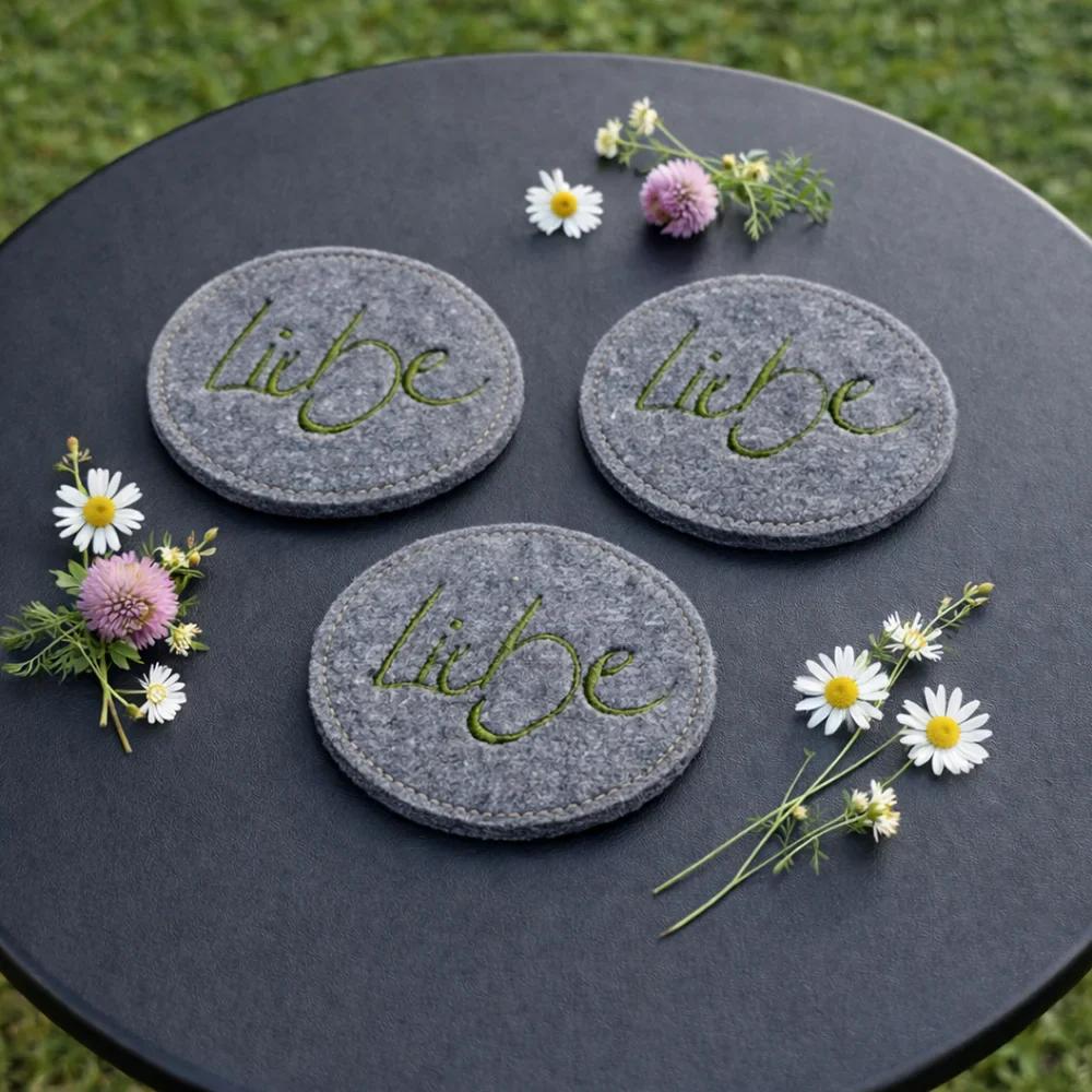 Untersetzer Liebe in grau von Signs by Jwala