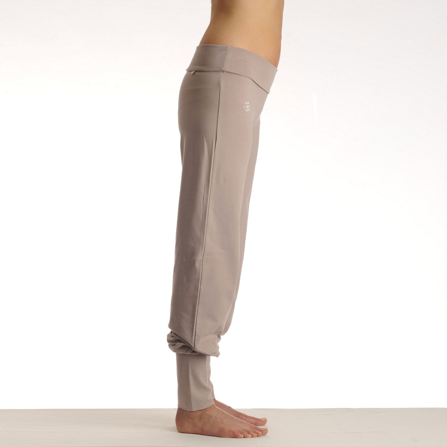 Yogahose Devata Phinx in rosa Seitenansicht