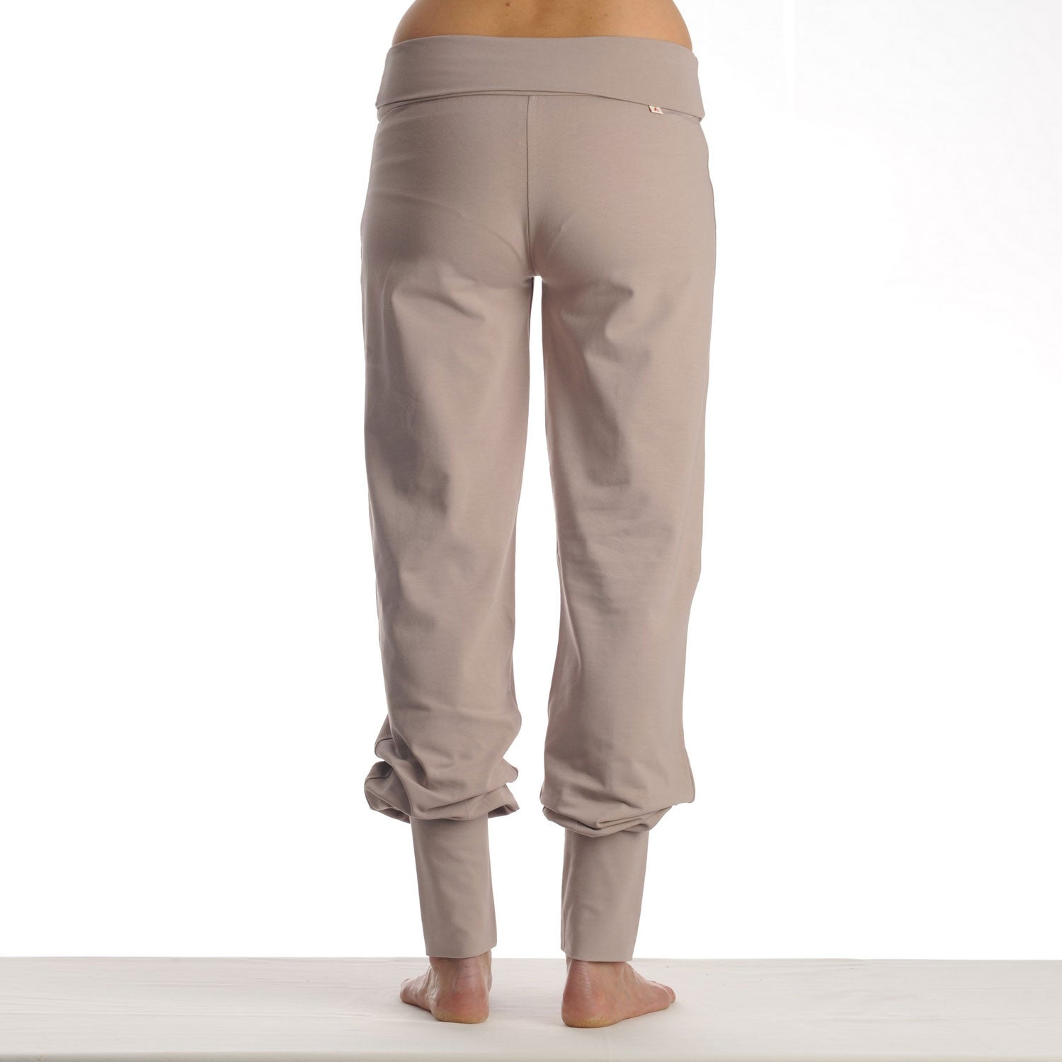 Yogahose Devata Phinx in rosa Rueckansicht