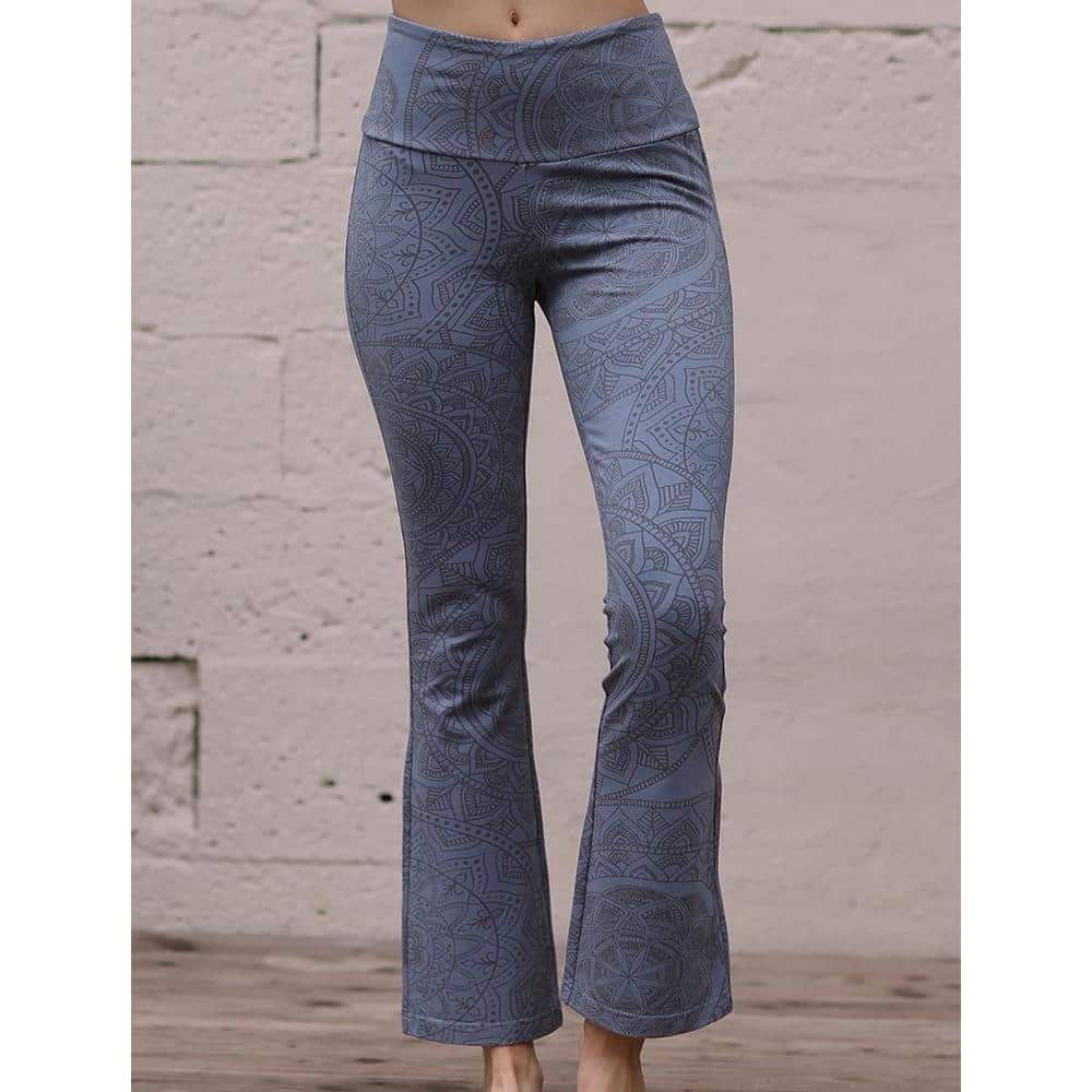 Yogahose Damen Guna in enzianblau von Spirit of Om mit hohem Bund und ausgestelltem Bein