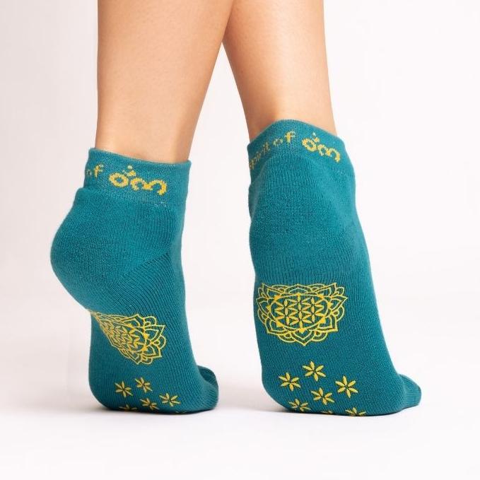 rutschfeste Yogasocken von Spirit of Om in alatsee petrol