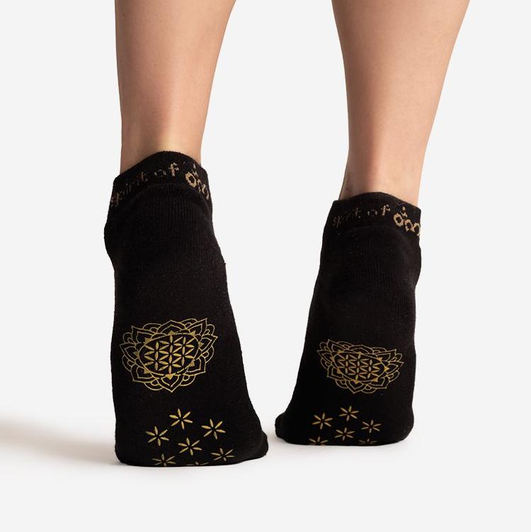 rutschfeste Yoga Socken von Spirit of Om in schwarz