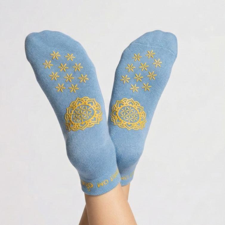 Yoga Socken von Spirit of Om in eisblau hellblau