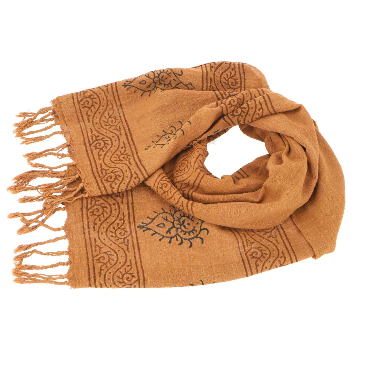 Baumwollschal in warmem Caramel mit traditionellem Blockdruck und Fransen