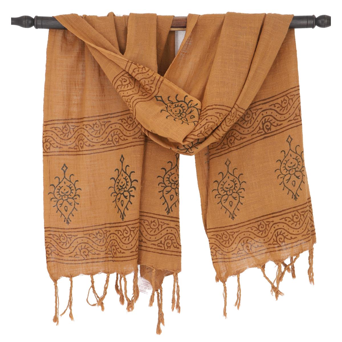 Ethno-Baumwollschal in Caramel mit dekorativen Tribalmustern aus Indien