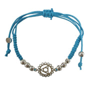 Halschakra Armband Vishuddhi mit türkisfarbenem Baumwollband, silberfarbenen Perlen und Chakra Anhänger aus 925 Sterling Silber