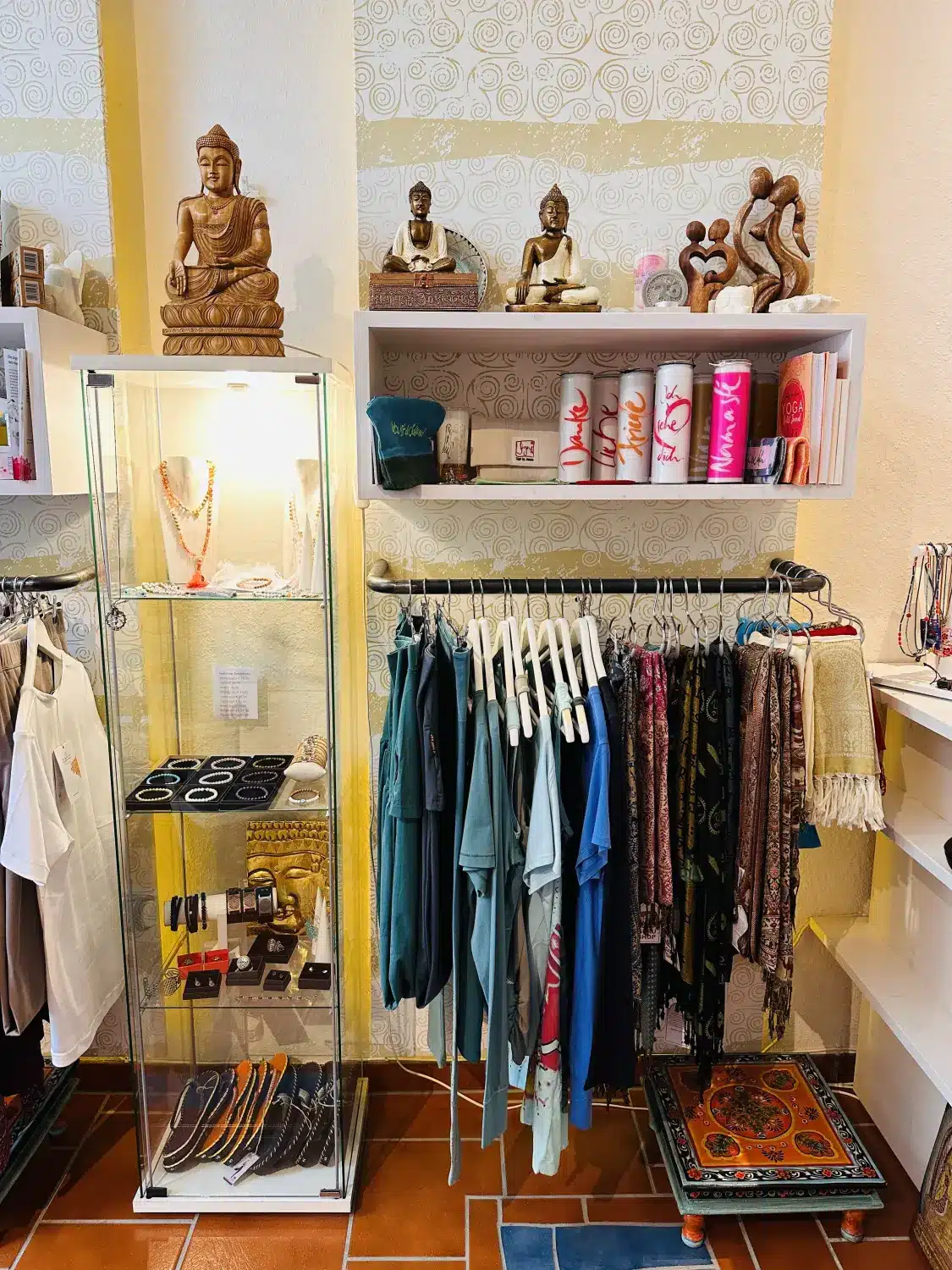 AlayaSol Yogashop Hannover Innenansicht