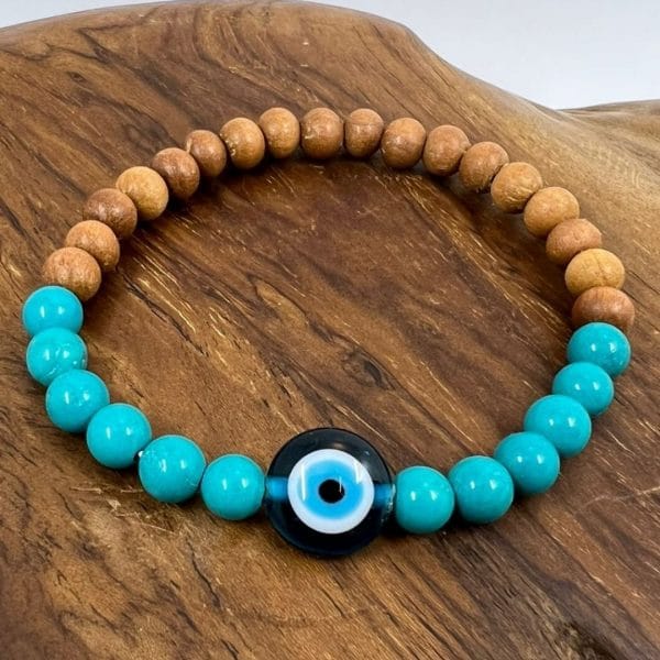 Armband aus Sandelholzperlen, Tuerkis und dem Nazar