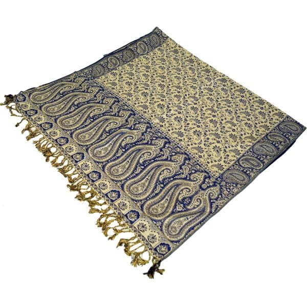 zusammengefalteter Pashmina Schal mit Paisley Muster in blau