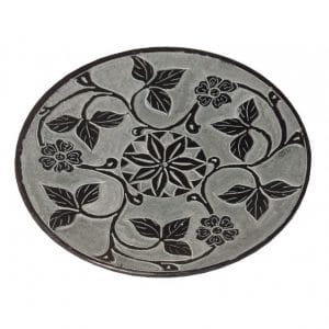 Räucherstäbchenhalter aus Speckstein in schwarz mit Blumen