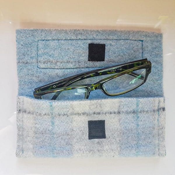 Brillentasche von Sign by Jwala® in Karo Babyblau mit Klettverschluss